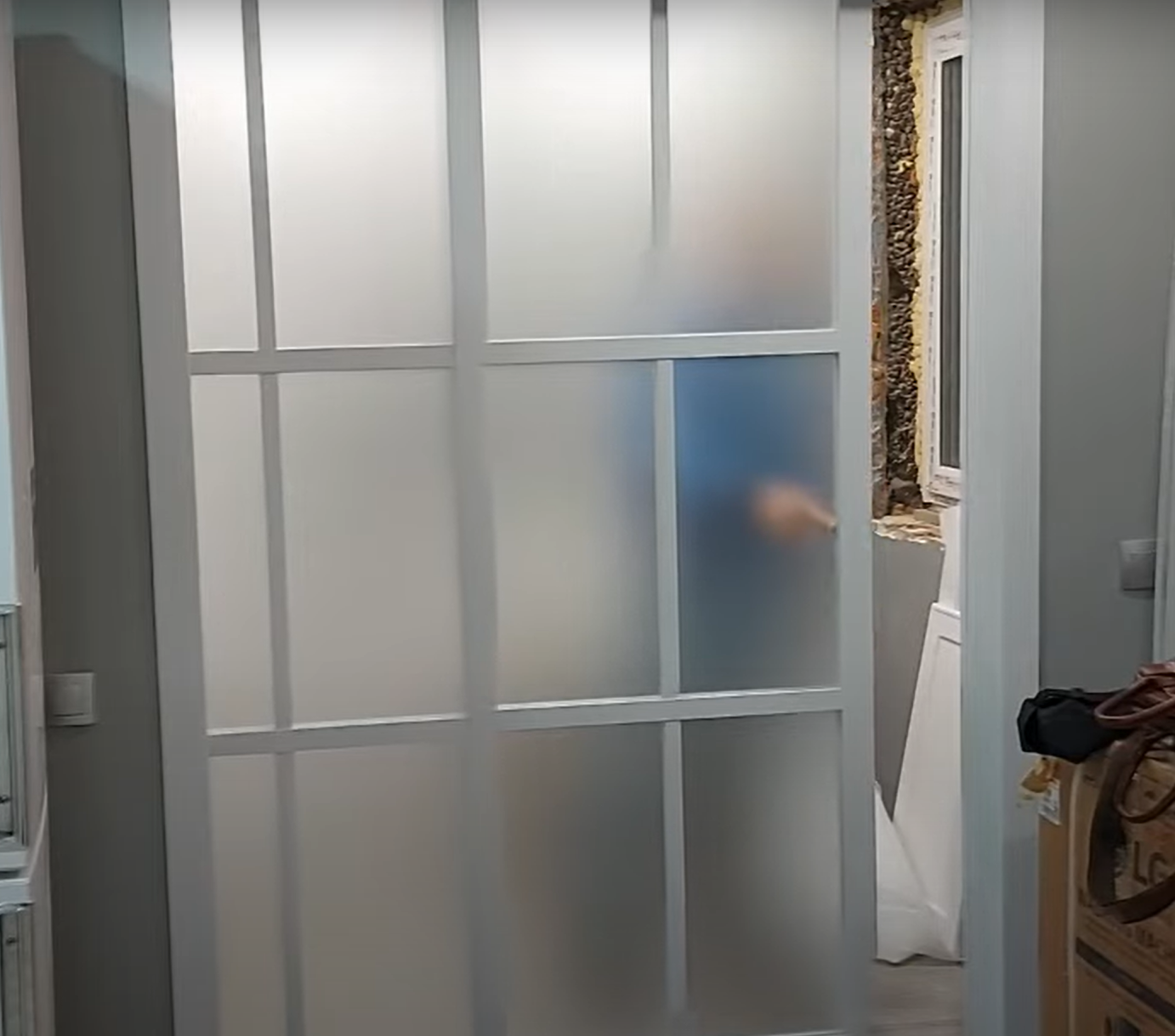 Монтаж раздвижных дверей на кухню
