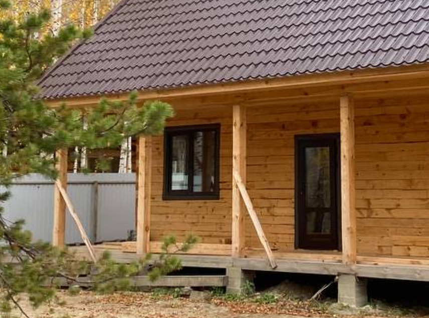 Остекление загородного дома поворотно-откидными окнами